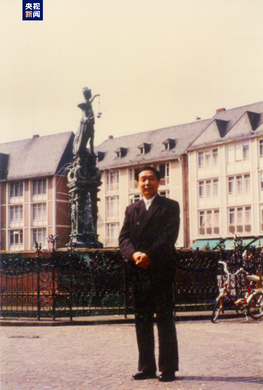 △1982年10月,李德仁在德国波恩大学学习